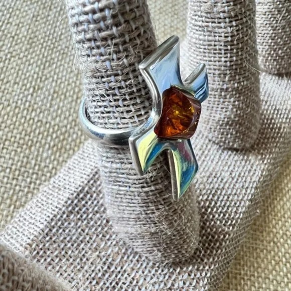 925 & Amber Baltic Cross Ring Size 5 3/4 - Picture 6 of 9